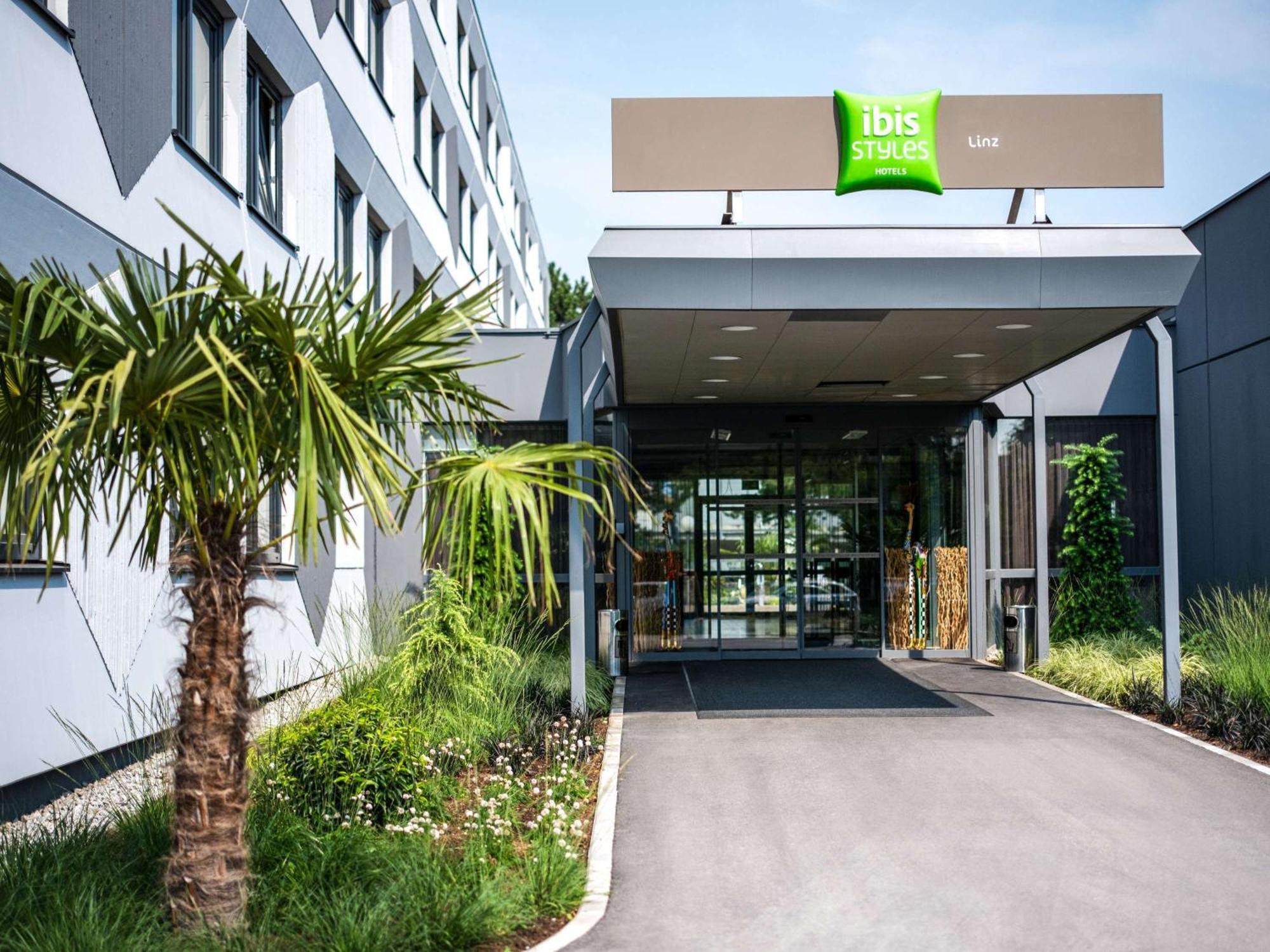 Hotel Ibis Styles Linz Esterno foto