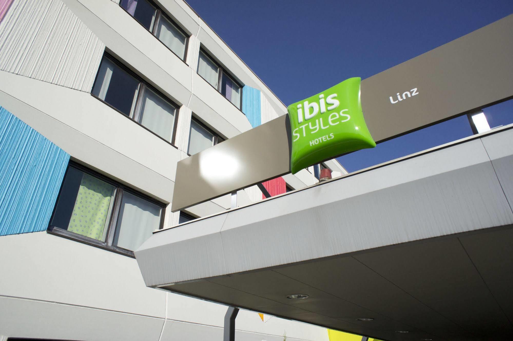 Hotel Ibis Styles Linz Esterno foto